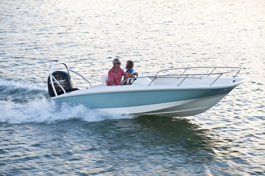 Picture of: Boston Whaler  Super Sport Boat Review // Boston Whaler Boats