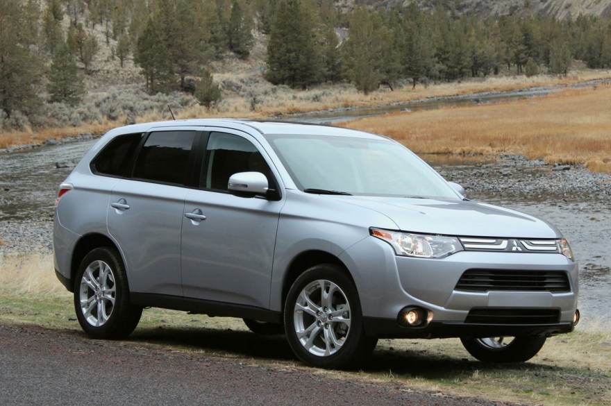 Picture of: Mitsubishi Outlander Review, Ratings, Specs, Prices, and